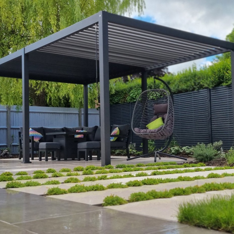 Louvered pergola
