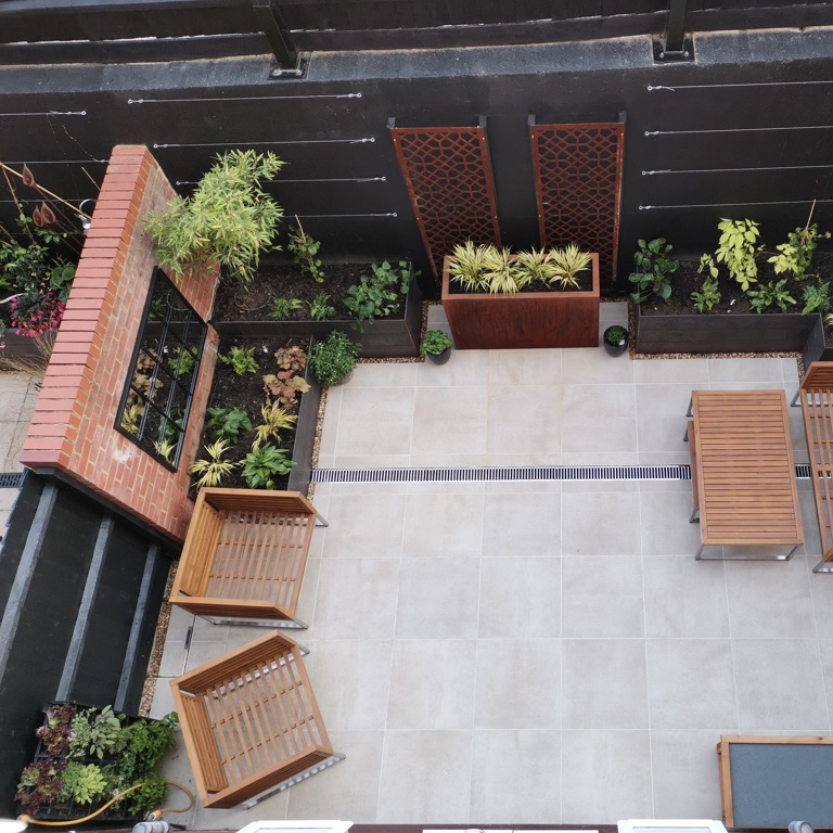 Small courtyard garden