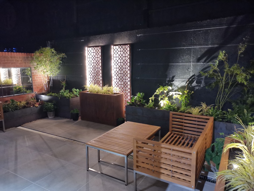 Courtyard garden lighting