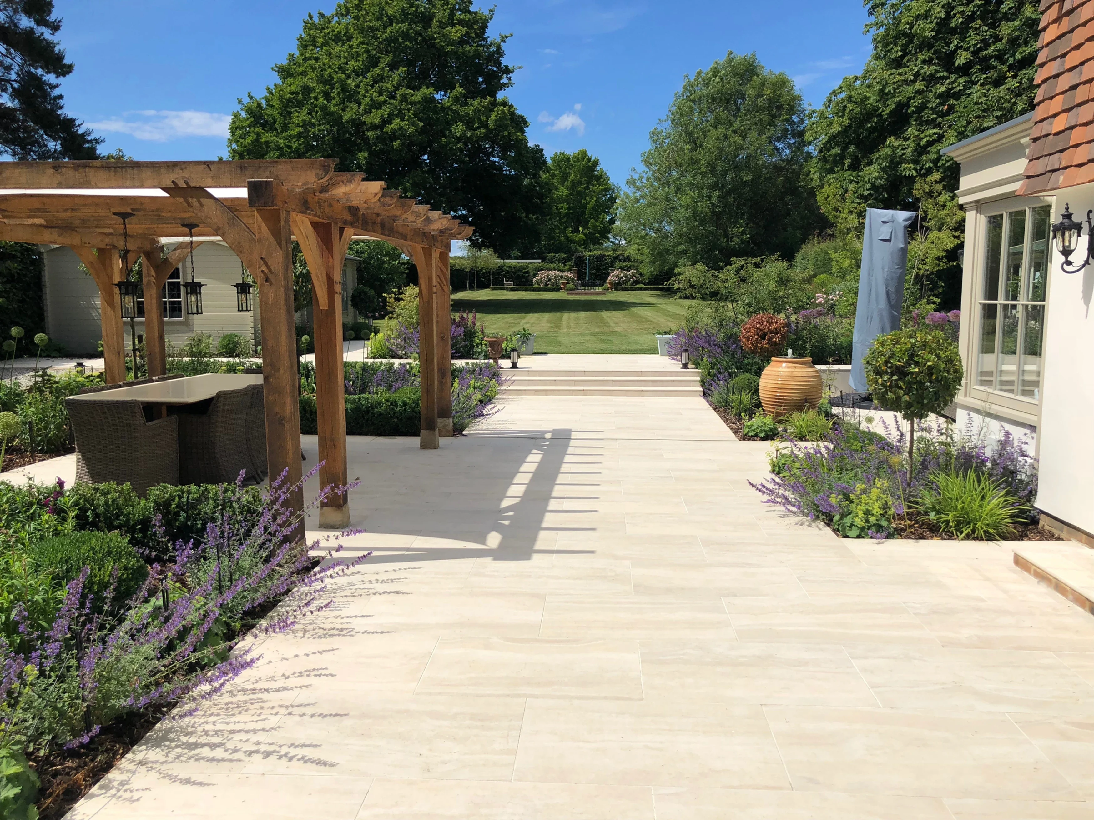  Impressive Classic Contemporary Garden