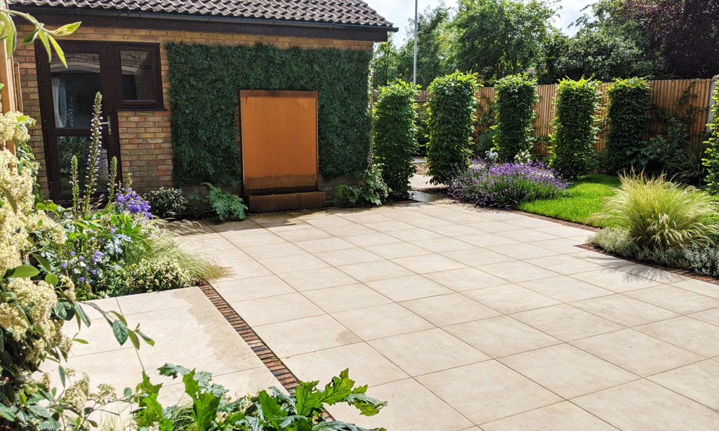 Watertower garden – Uxbridge – Waterwall