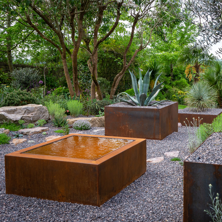 The Contemporary Courtyard Garden   