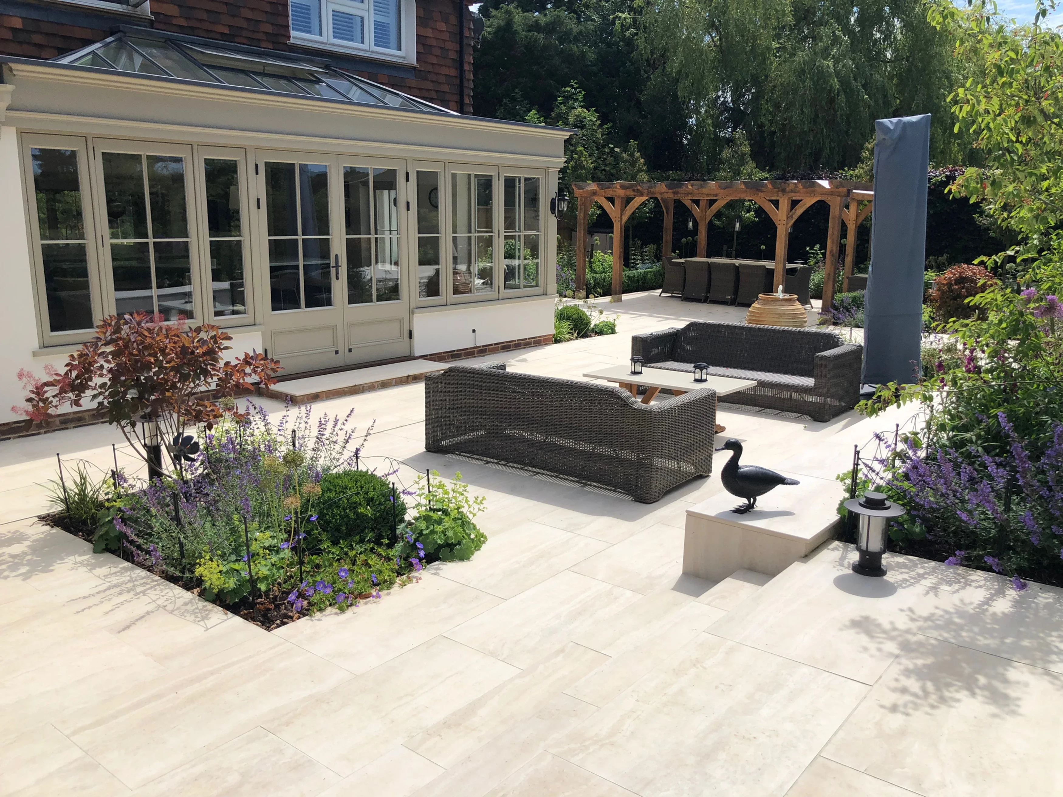  Impressive Classic Contemporary Garden
