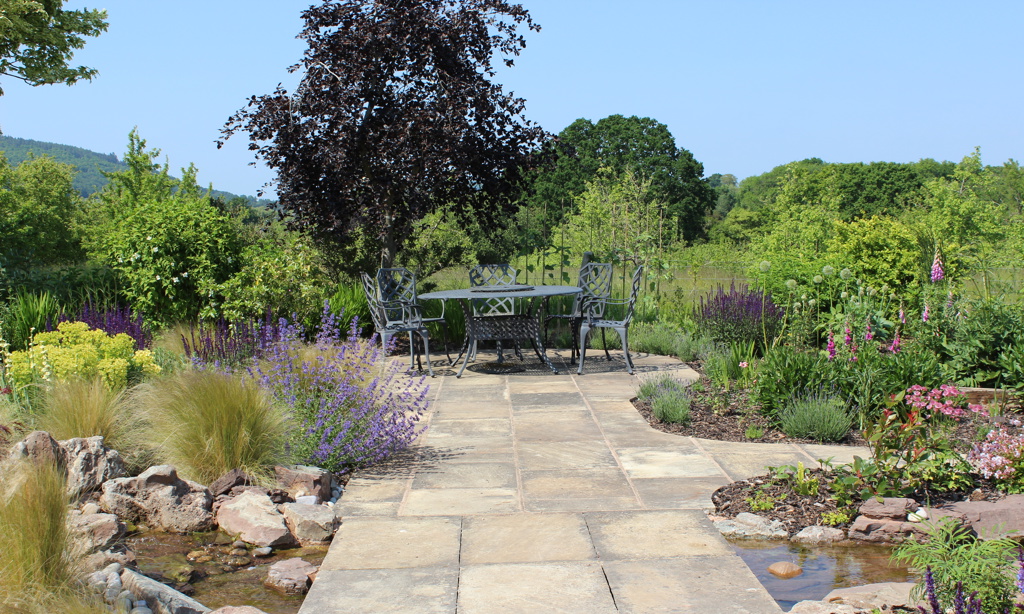 Small Seating Area, borrowed Landscape