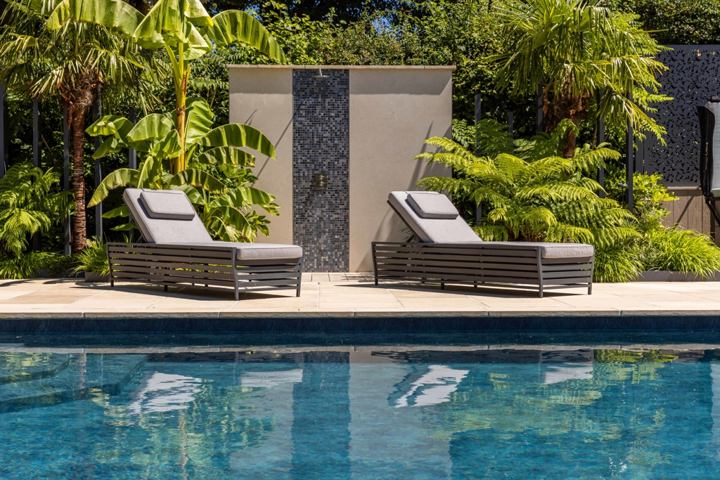 Garden spa with jacuzzi, outdoor shower, poolside beds and ice bath