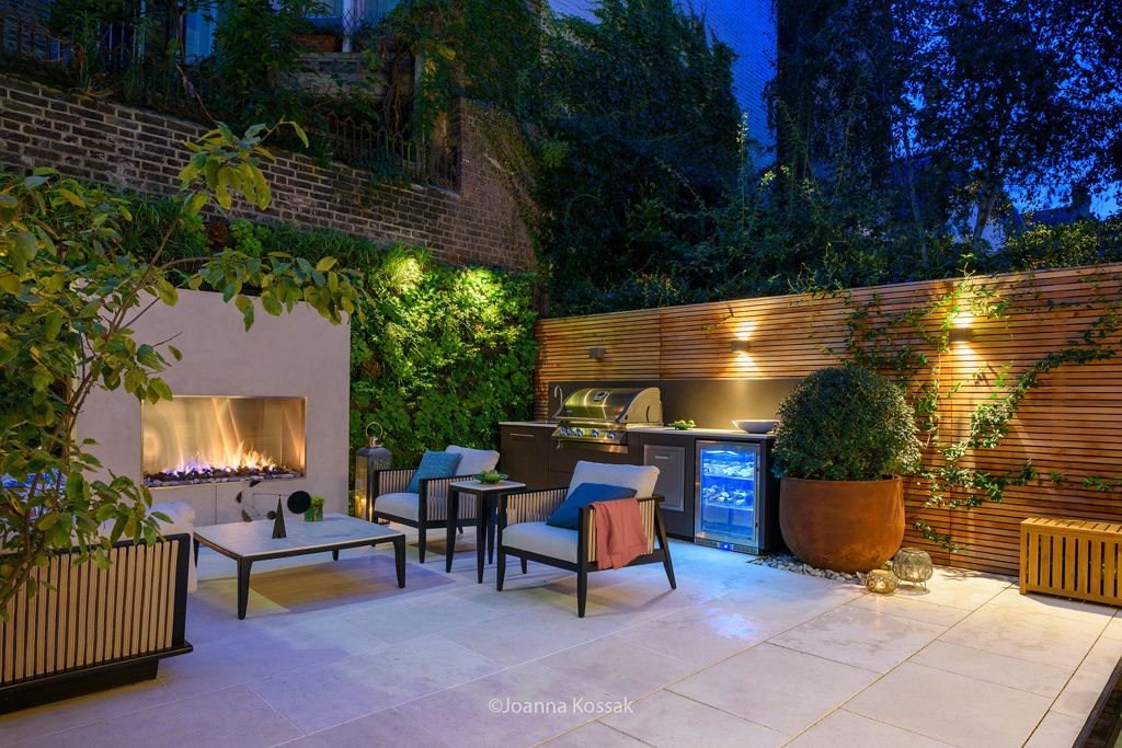 Contemporary Kensington Courtyard