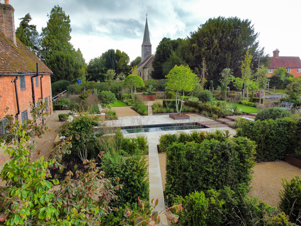 A Contemporary Elizabethan-Inspired Garden       