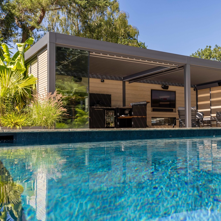 Outdoor kitchen, dining and entertainment space for all year round use