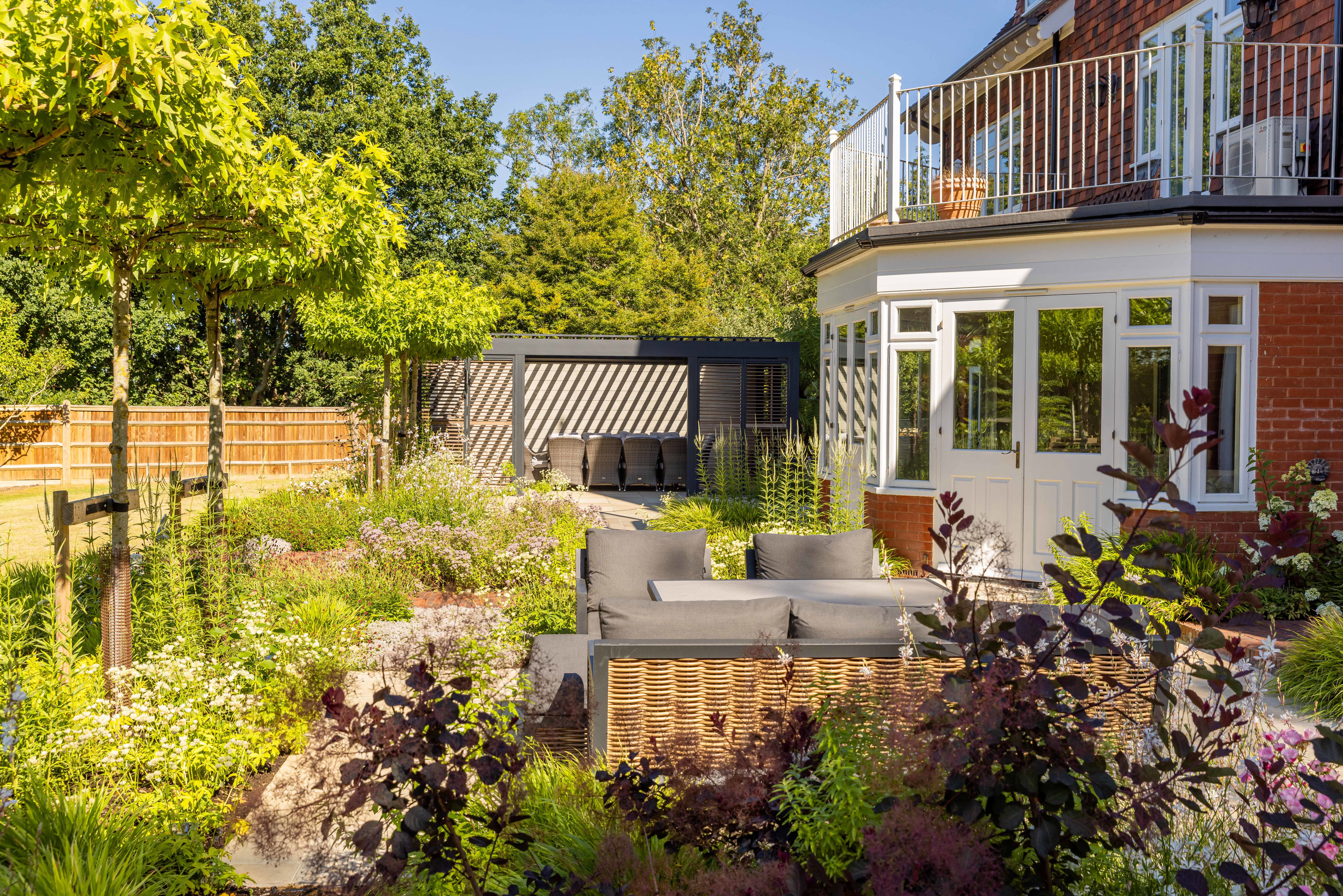 Entertaining terrace for family dining 