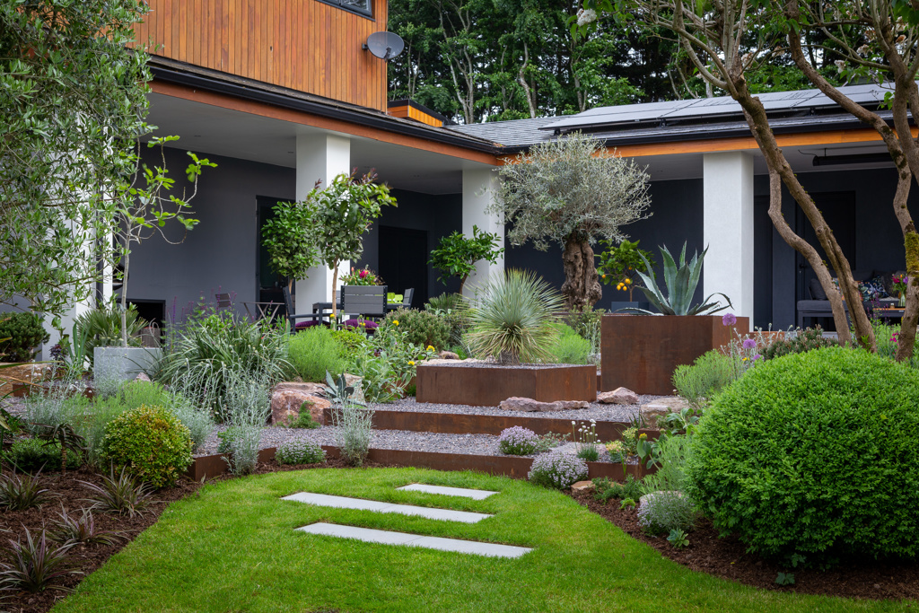 The Contemporary Courtyard Garden